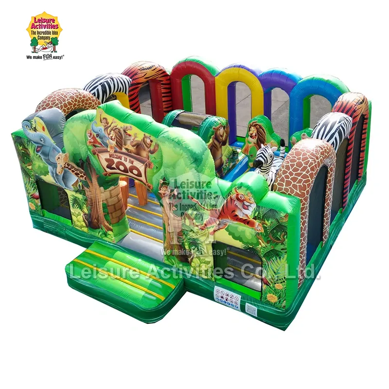 Ir al parque infantil del castillo hinchable multijugador del zoológico